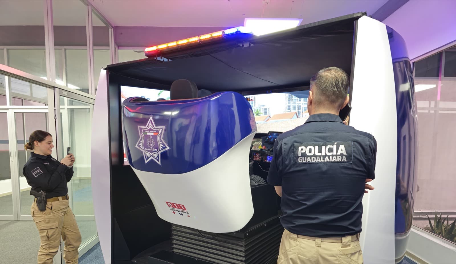 Simulador de patrulla APEX del Municipio de Guadalajara para conducción táctica policial