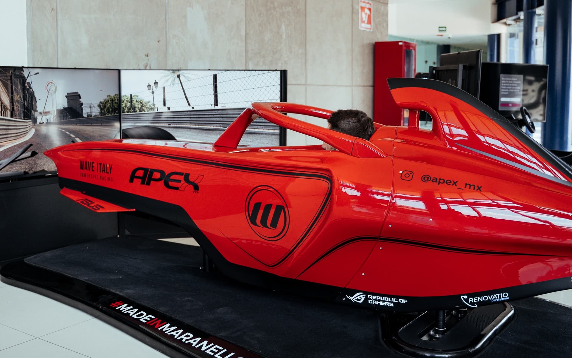 Simulador de Formula 1 APEX de alta inmersión en activación de marca